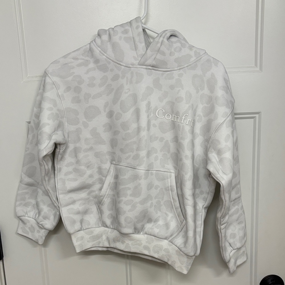 NEW Comfrt Leopard hoodie size small